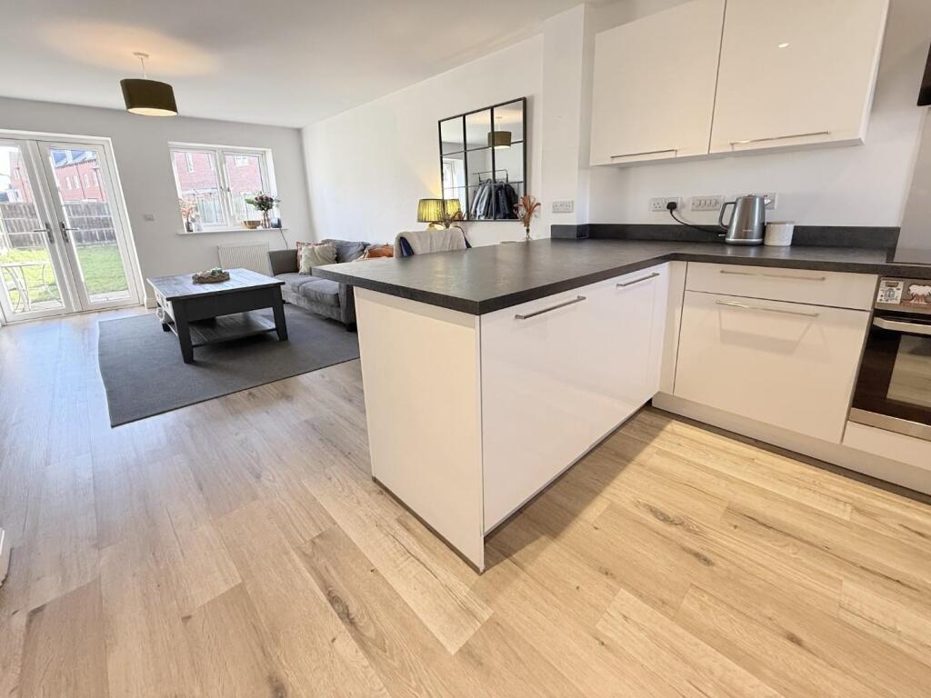 Jasmine Way, Bilton, Rugby photo 4
