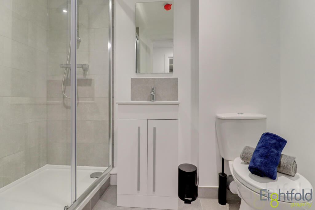 6 bedroom maisonette for rent