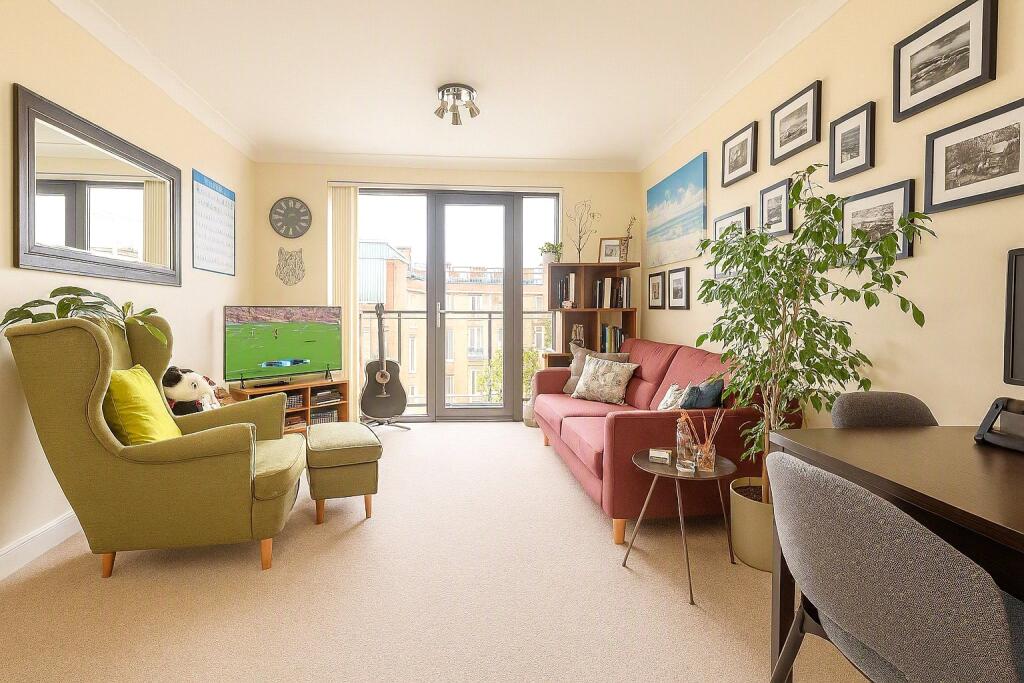 Apartment in Dorchester, Dorset - View 2