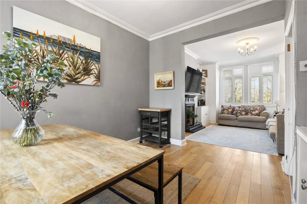 Windmill Road, London, SW18 photo 3