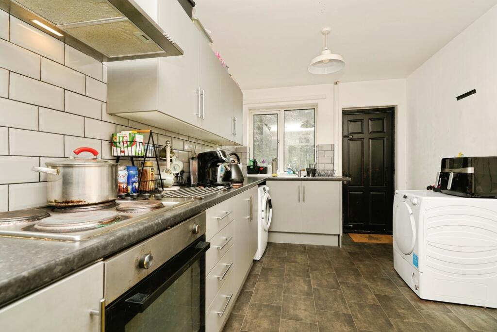 House in Gloucester, Linden - View 5