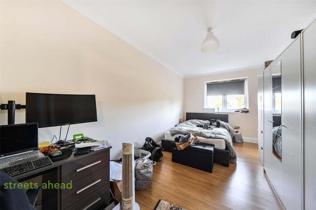 Apartment in London - More