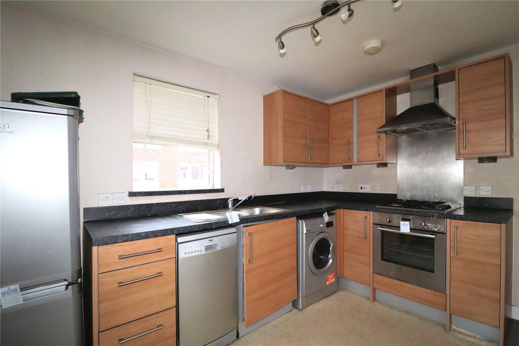 Flat 14, Jarman Court, 68 Maybury Road, Woking, Surrey GU21 5JD photo 3
