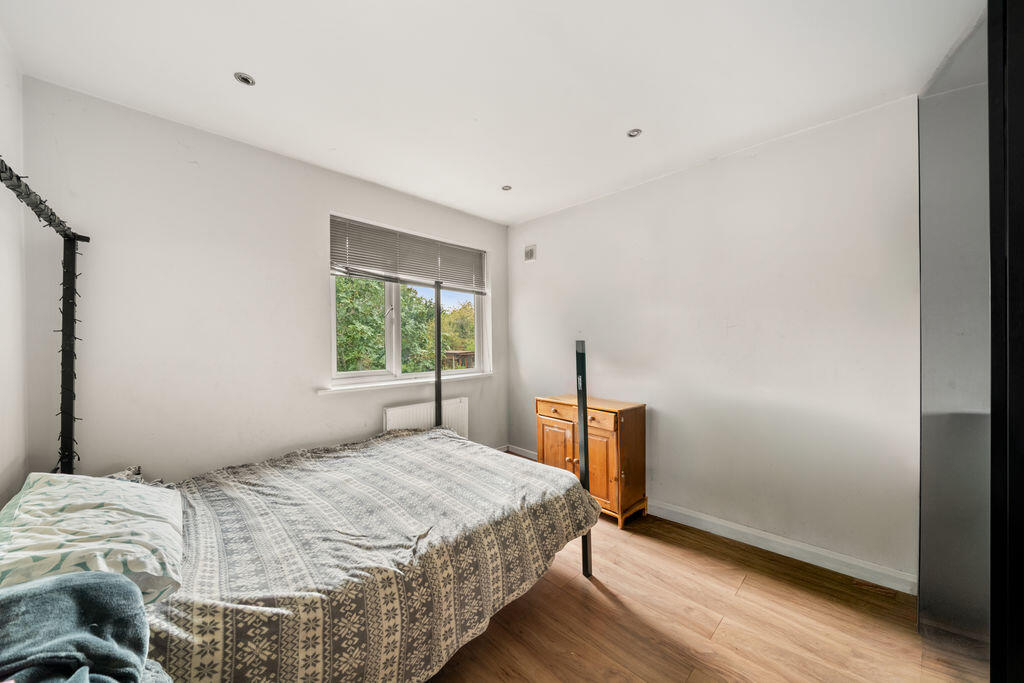 Apartment in Southall - View 4