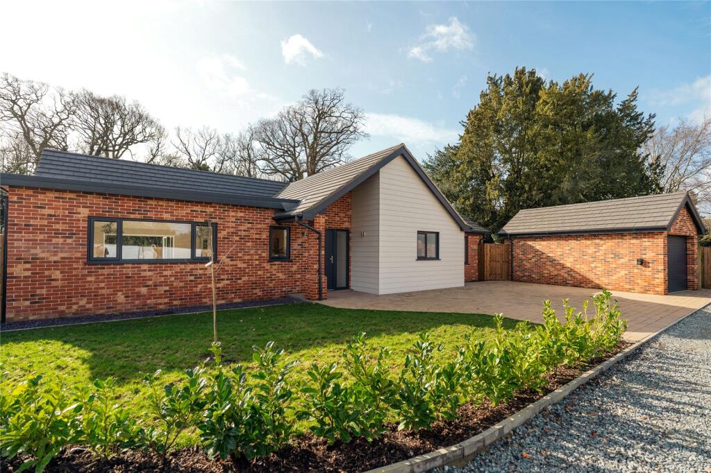 Main image of property: The Oaks, Main Road, Filby, Great Yarmouth, NR29