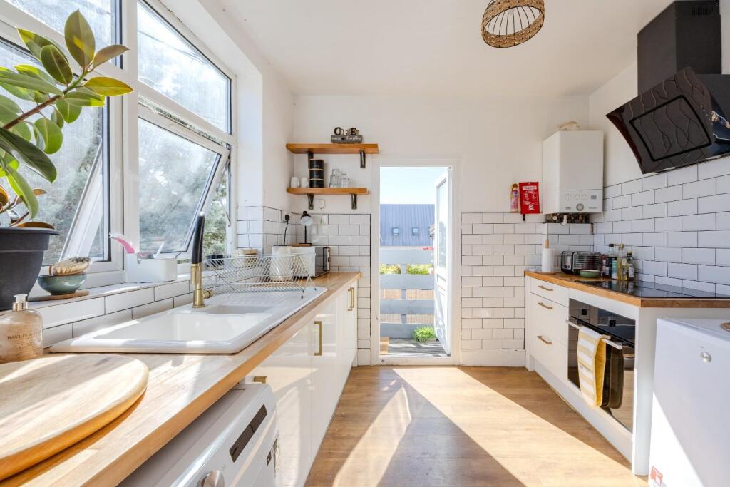 Apartment in Southend-on-Sea - View 2