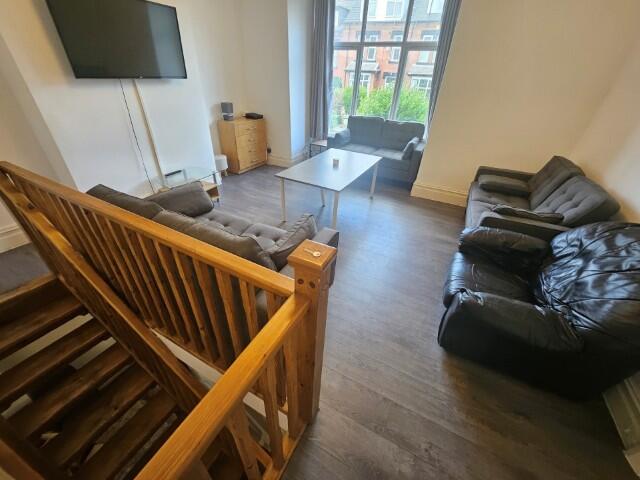8 bedroom terraced house for rent