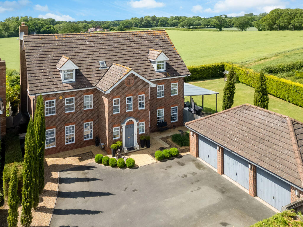 Main image of property: Pebworth Drive, Hatton, Warwick Warwickshire CV35 7UD