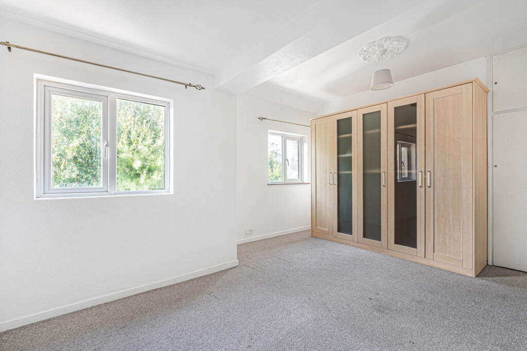 House in Sunbury-on-Thames, Kempton Park - View 4