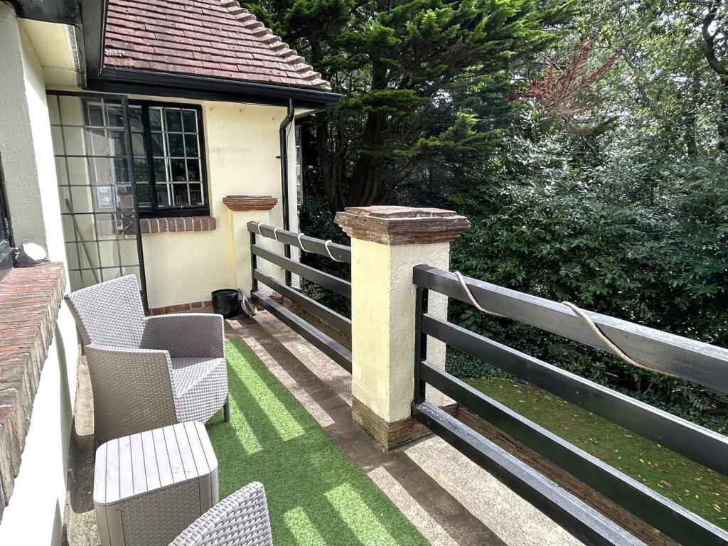 53 Hermitage Road, Poole, BH14 photo 2