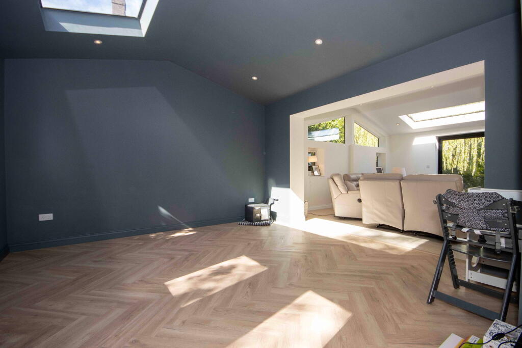 House in Watford - View 5