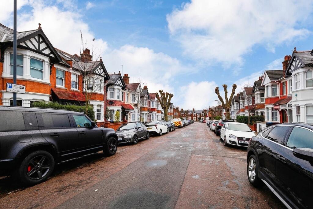 Main image of property: Kings Road, London, NW10