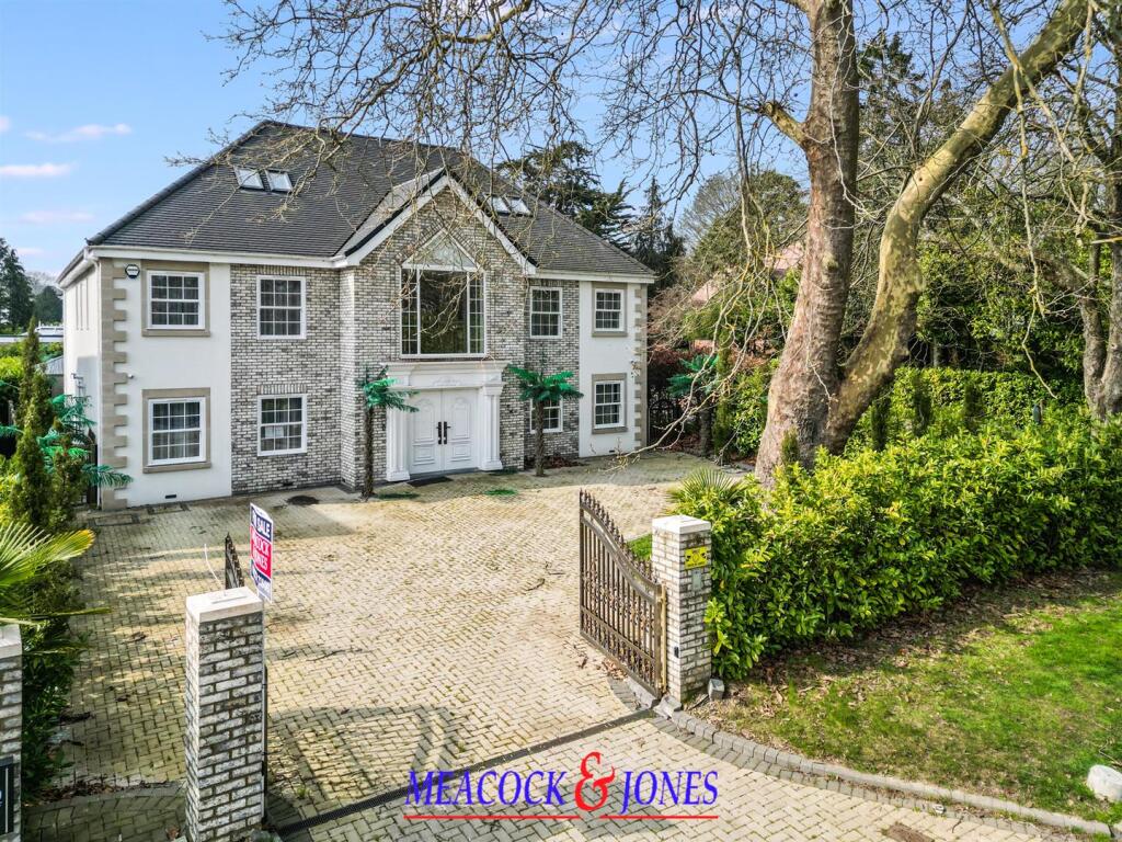 Main image of property: Heronway, Hutton Mount, Brentwood