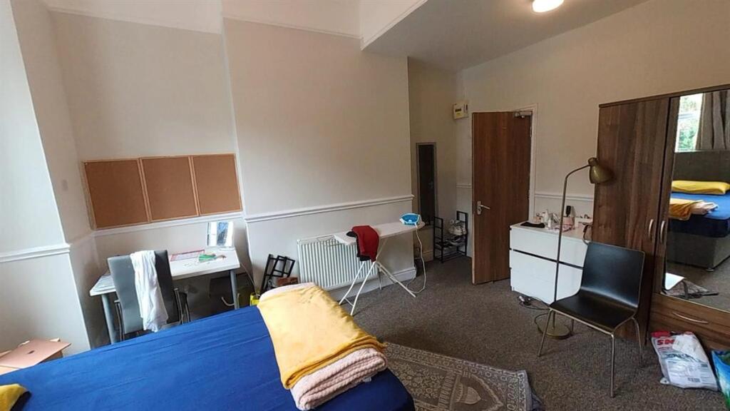 Main image of property: Mauldeth Road Gatley, Manchester, M20