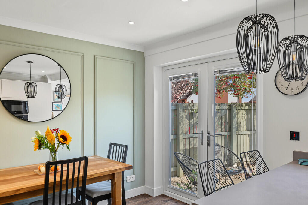 House in Glasgow, West Dunbartonshire - More