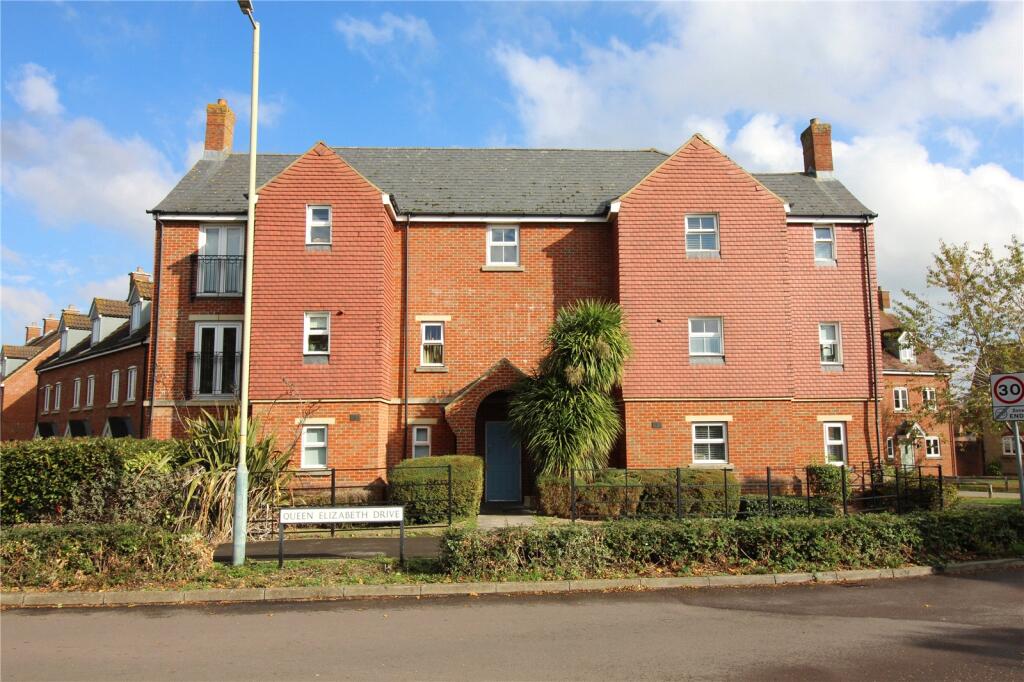 1-bed flat on Queen Elizabeth Drive, Taw Hill, Swindon, Wiltshire, SN25, £132,500