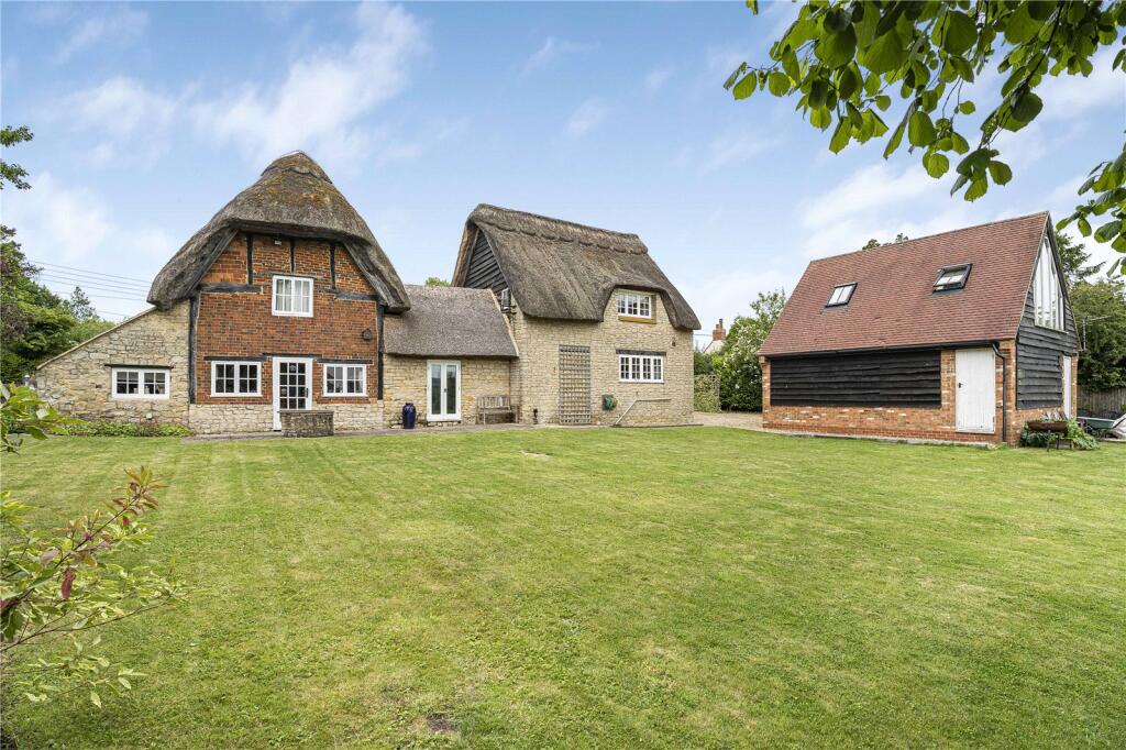 Main image of property: Lillingstone Road, Akeley, Buckingham, Buckinghamshire, MK18