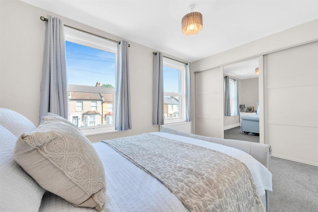 House in London, Royal Borough of Greenwich - View 4