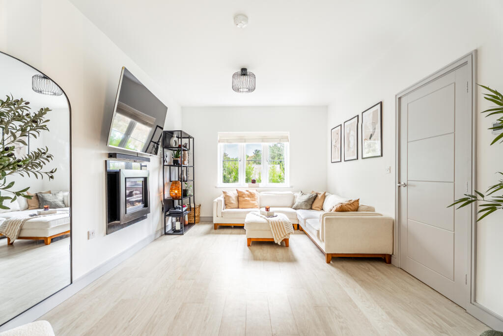 Additional image 11 of Lawrence Close, Smallford, St. Albans, Hertfordshire, AL4