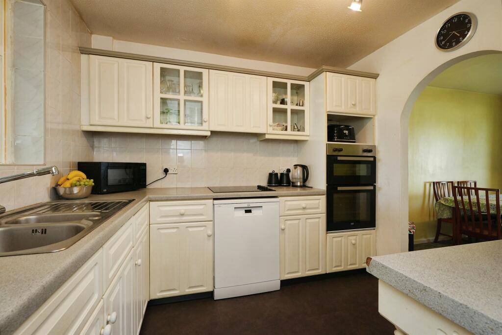 Thorndene Way, BRADFORD photo 4
