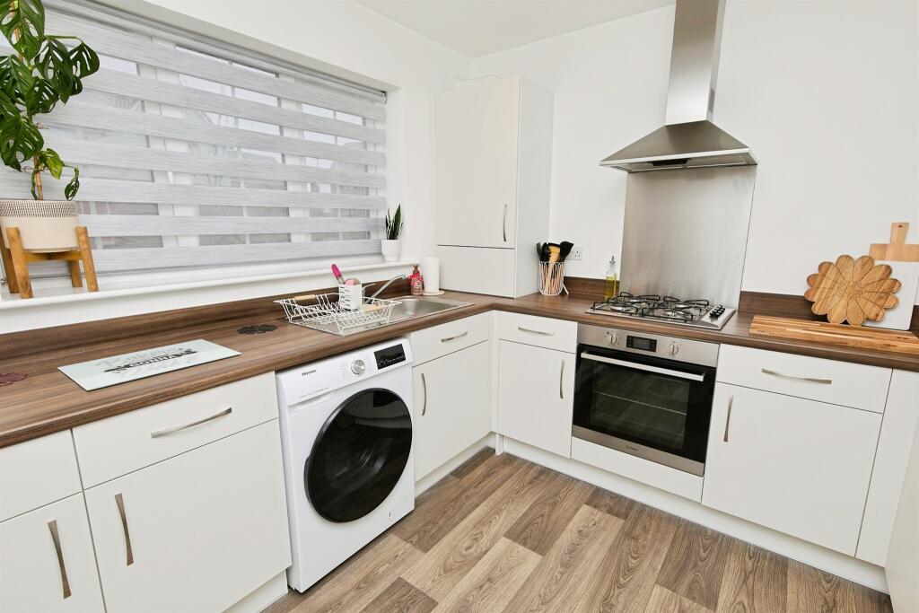 Shirland Close, Drakelow, Burton-On-Trent photo 3