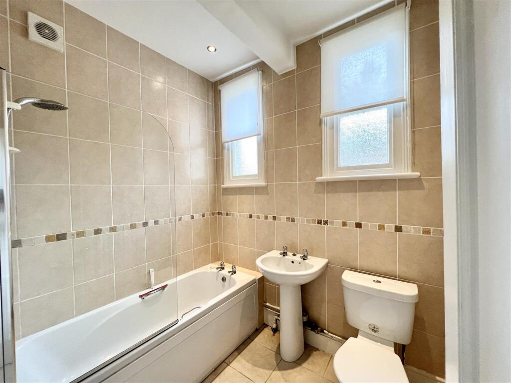 Collingham, Newark photo 5
