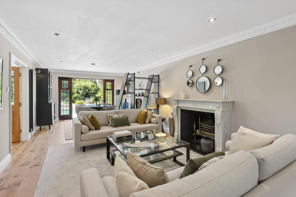 House in Kingston upon Thames - More