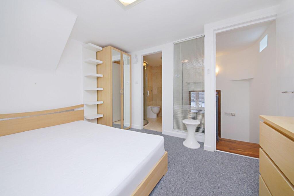 House in London, Belsize Park - View 5