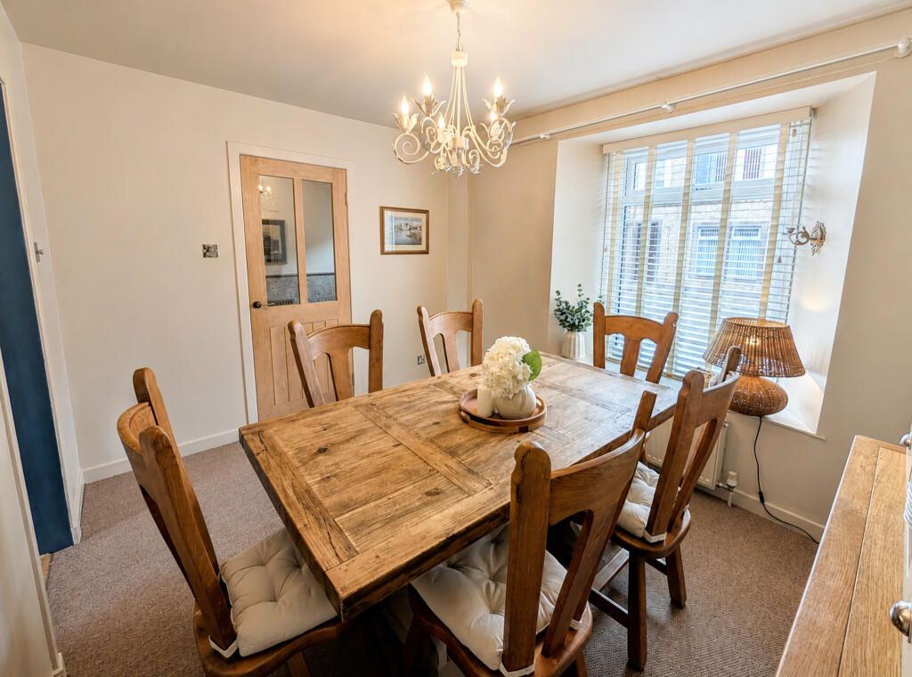 House in Stevenston, Mayfield, Ardeer - More