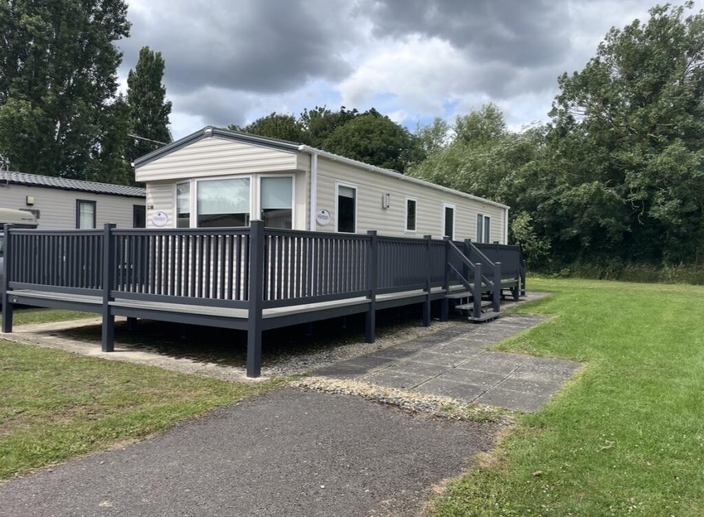 Main image of property: Hinton, Broadway Lane, South Cerney, Gloucestershire