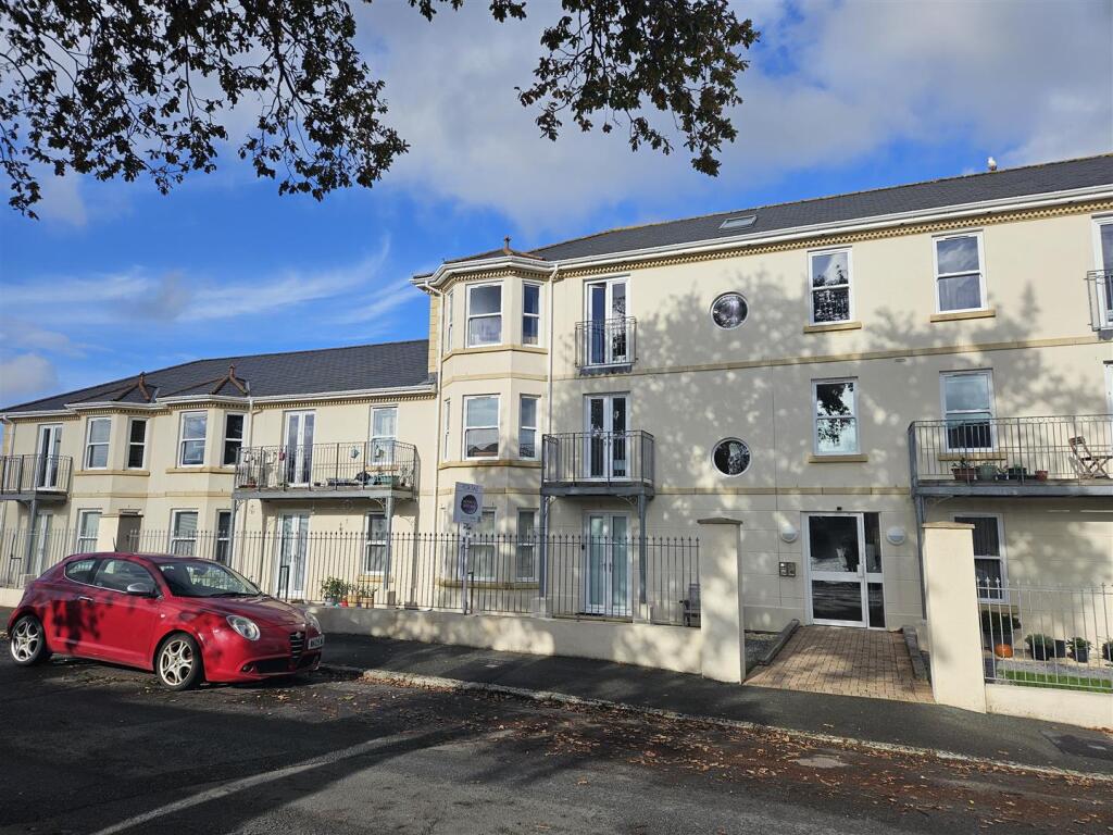 1-bed flat on 15 Ridge Park Road, Plymouth, £160,000
