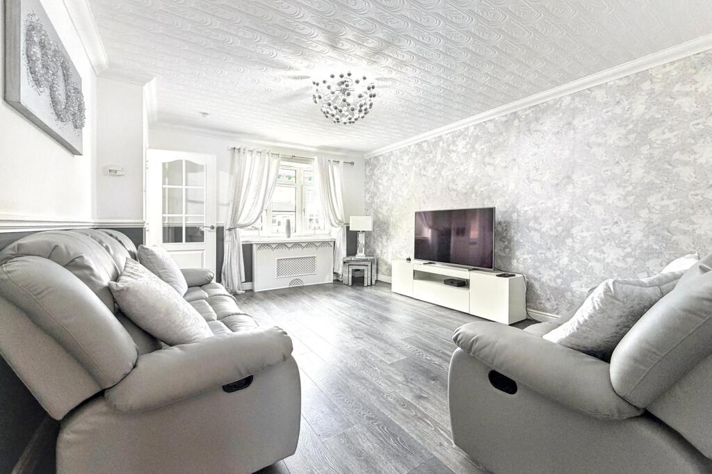 House in Bothwell, Springwells, Burnbank - View 4