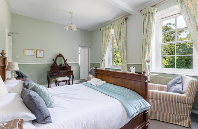 Albert Cottage Hotel, York Avenue, East Cowes, Isle of Wight PO32 6BD