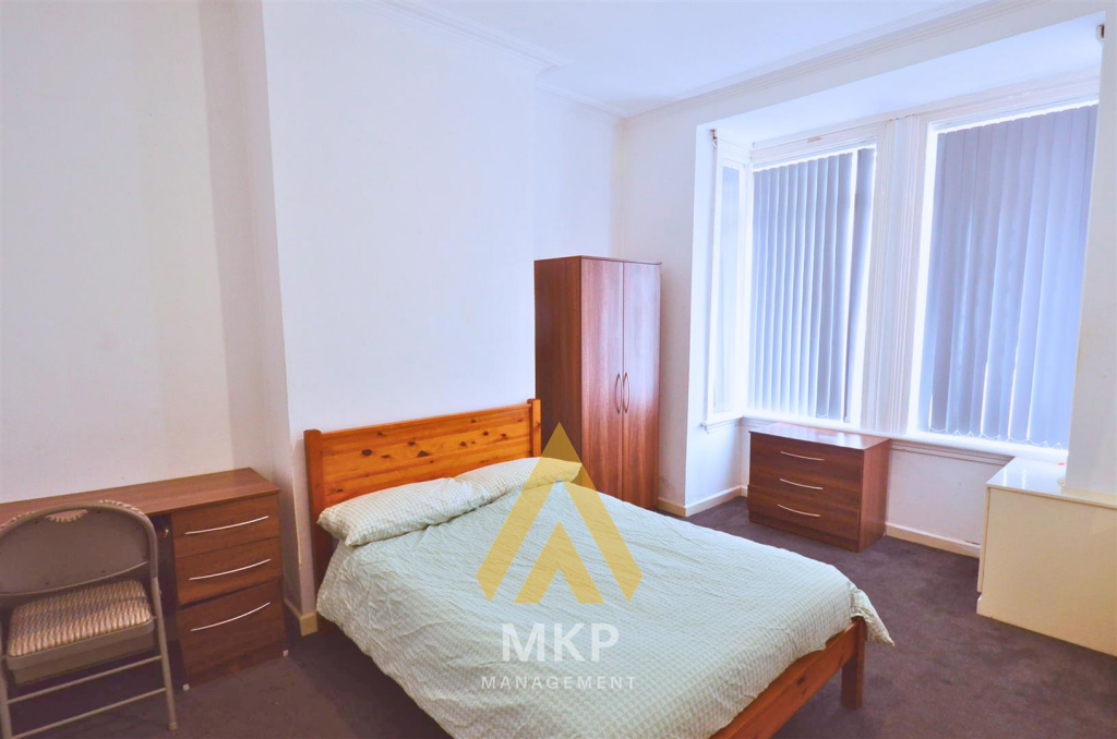 5 bedroom terraced house for rent