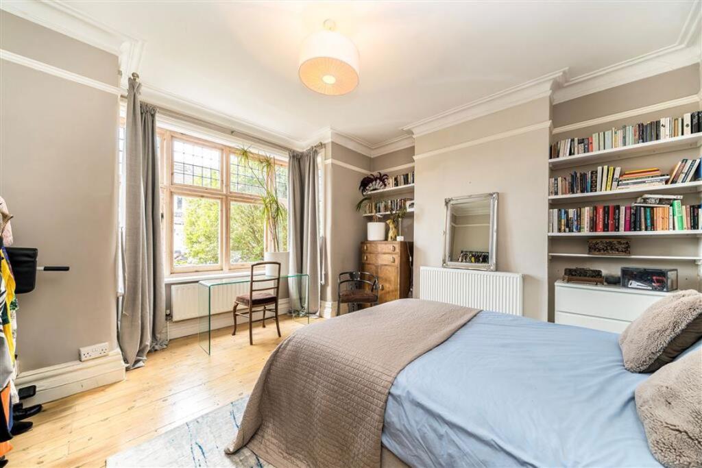 Apartment in London - More
