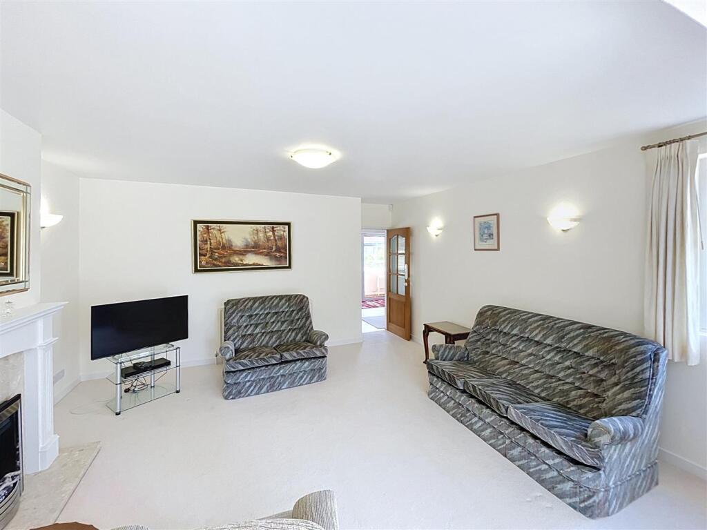 Blackthorn Road, Kenilworth photo 4