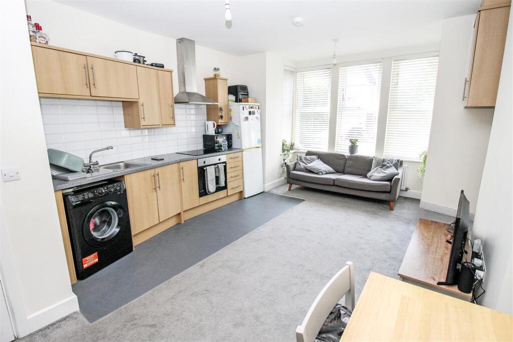 Apartment in Southend-on-Sea - View 4