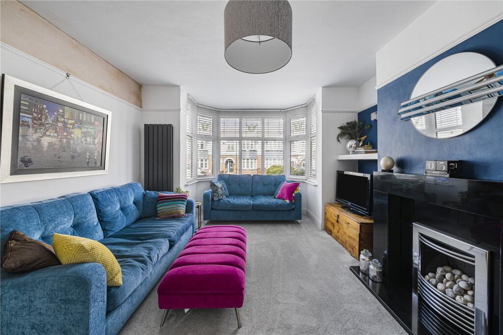 House in Gillingham, Twydall - More