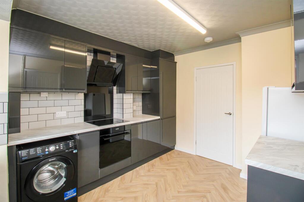 House in Wakefield - View 5