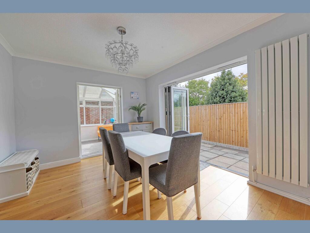 Thames Close, Bourne End, SL8 photo 3