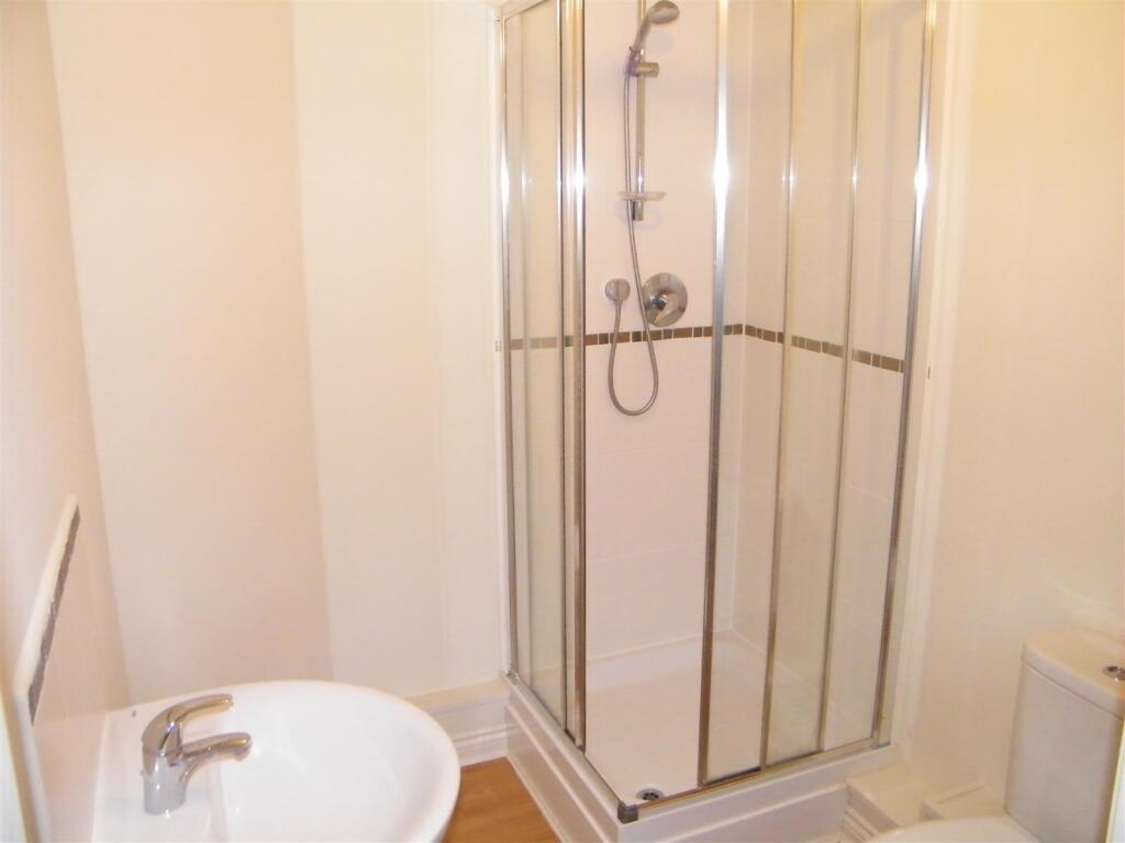Apartment in Warrington, Bank Quay, Bewsey - View 4