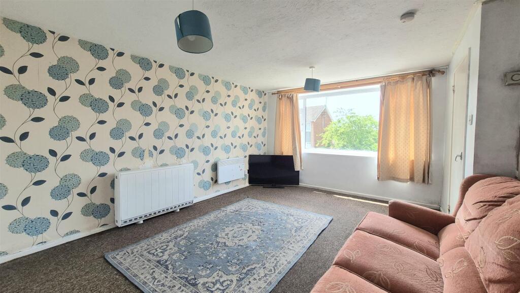 Apartment in Luton, Hart Hill - View 2