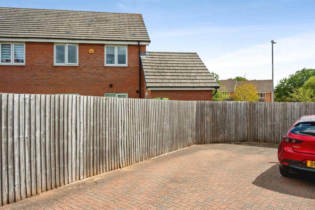 Almondsbury Close, Redditch photo 5