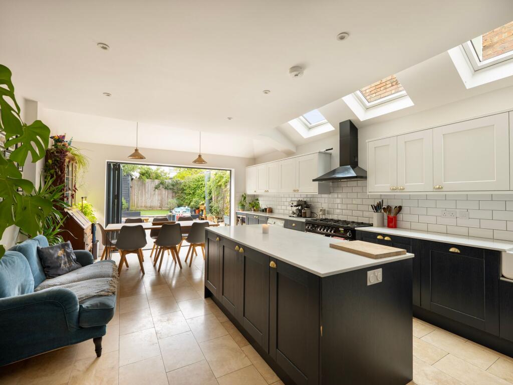 House in London - View 2