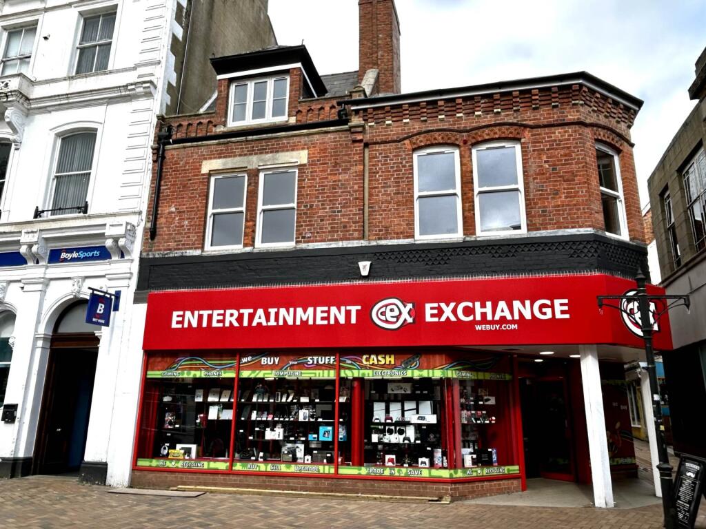 Main image of property: High Street, Banbury