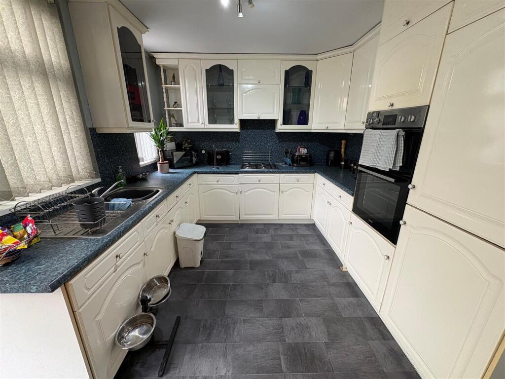 House in Bradford, West Yorkshire - View 3