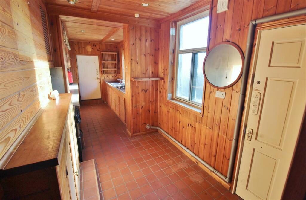 House in South Kesteven, Grantham - More