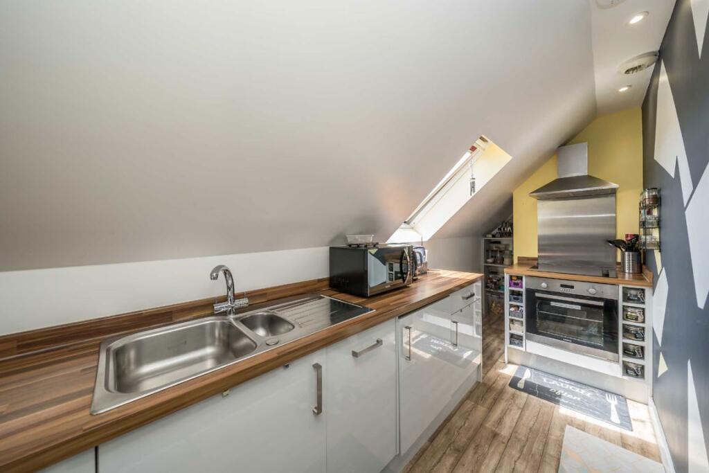 Apartment in Twickenham - View 3