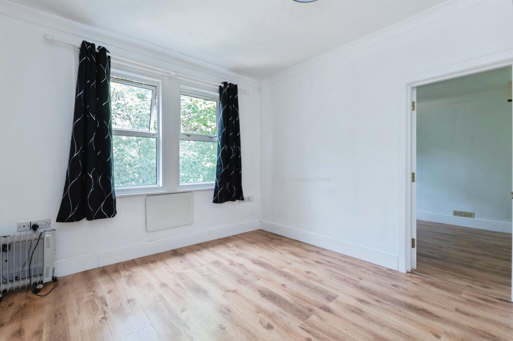 Apartment in Bournemouth, West Cliff - View 3