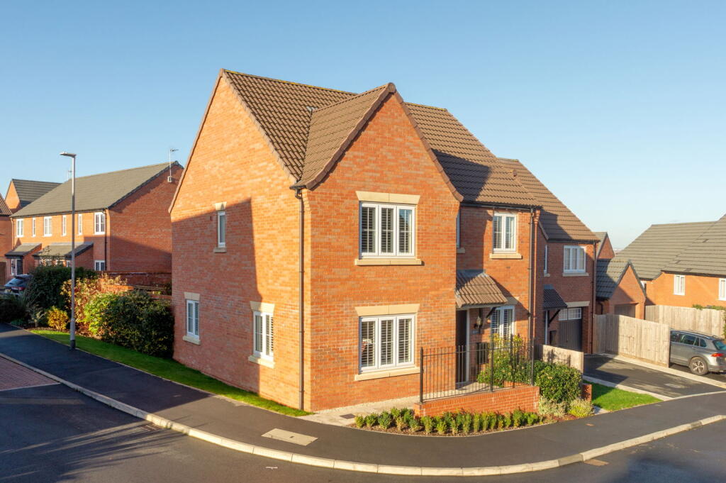 4-bed detached on Dragonfly Close, East Leake, £425,000